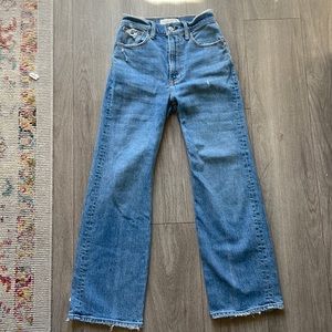 Abercrombie and Fitch The 90's Relaxed Jean High rise. Size 000.